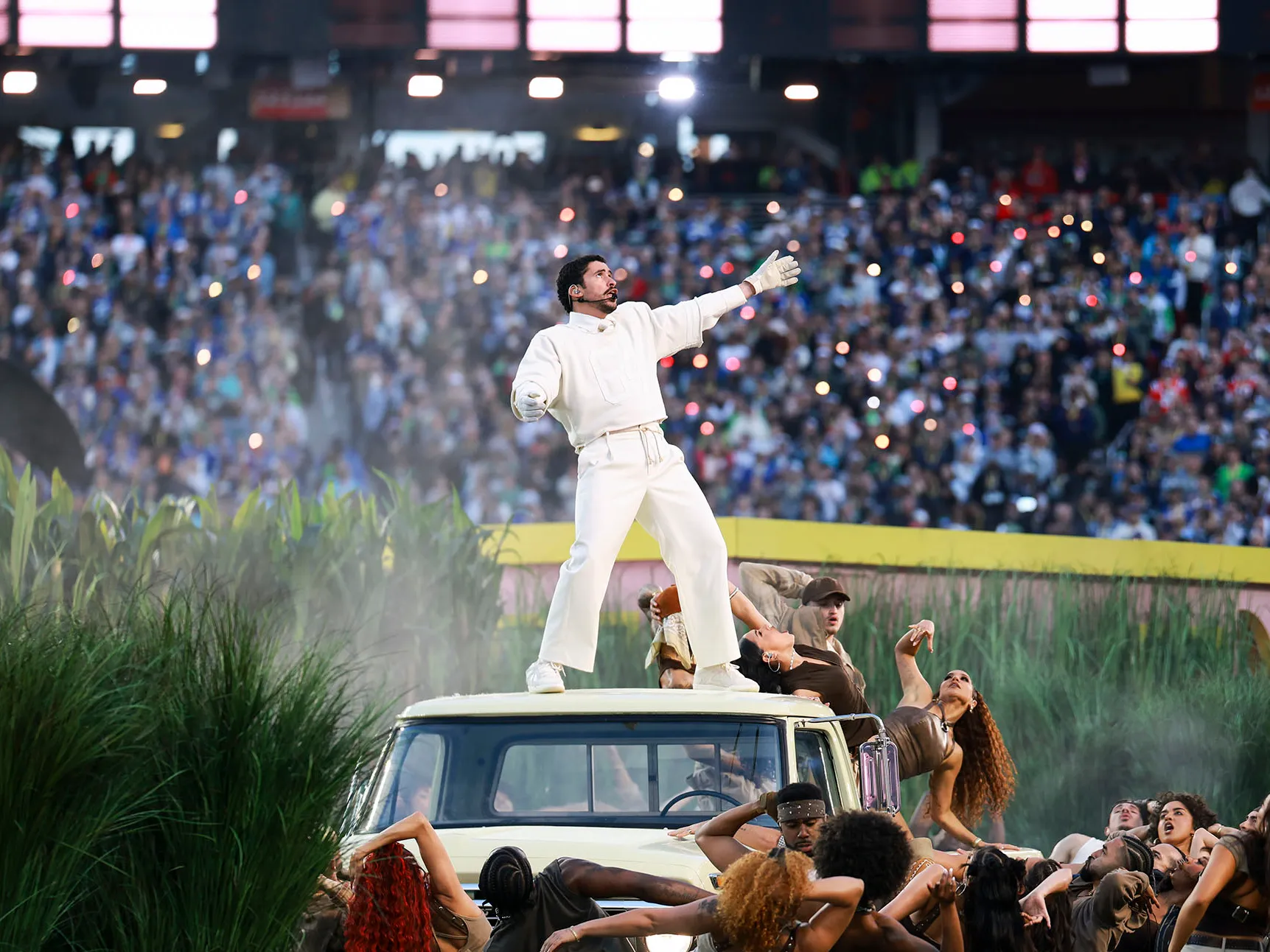 Amor Y Odio: Poker Players Reacted To Bad Bunny's Super Bowl Show - CodigoPoker