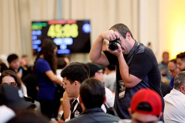 The Eye That Never Folds: The Photographer, Silent Protagonist Of Poker - CodigoPoker