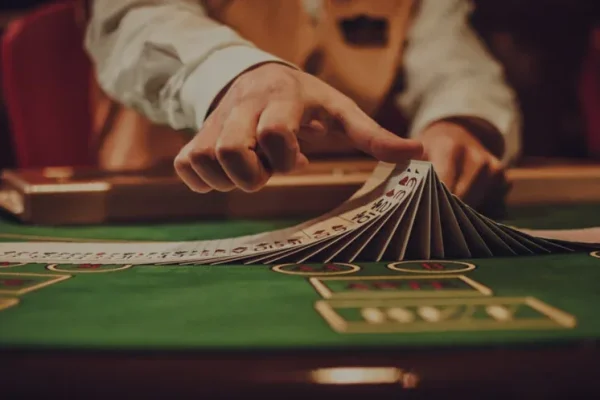 Dealer Caught Cheating by Pretending to Shuffle Cards - CodigoPoker