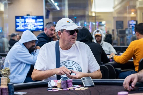 Steve Savard leads the SPS Main Event in Cancun - CodigoPoker