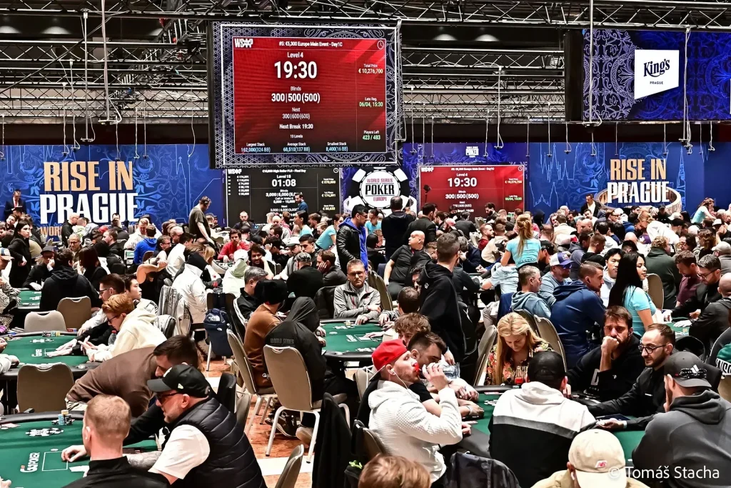 Nine Latinos survived Day 1B of the WSOPE Main Event - CodigoPoker