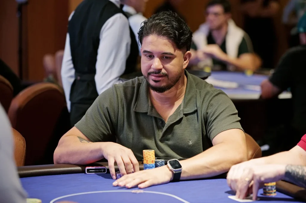 Helton Richard leads the first day of the Sigma Poker Tour Main Event in São Paulo
