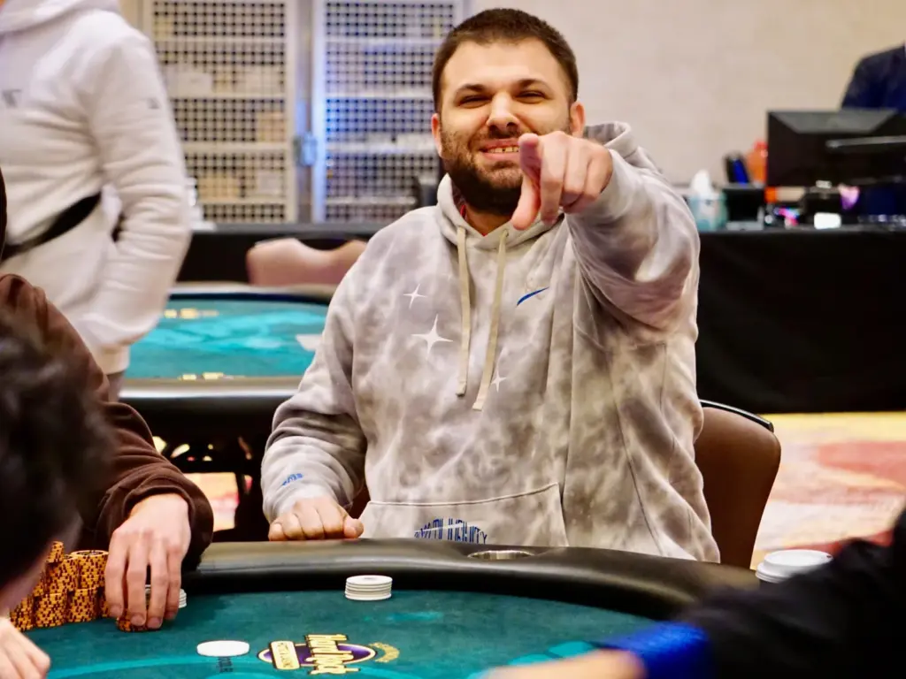 Polémica en una burbuja de la WSOPE: un fold insólito desató el enojo de los jugadores