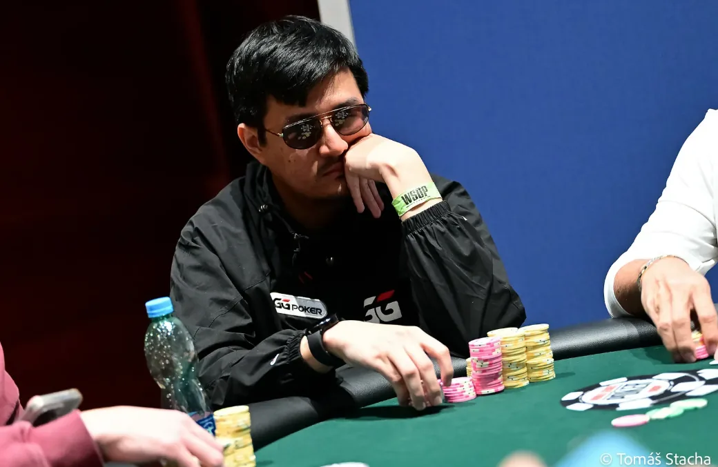 Diego Oshiro holds on in Prague: he is the only player from the Armada still in the WSOPE Main Event -