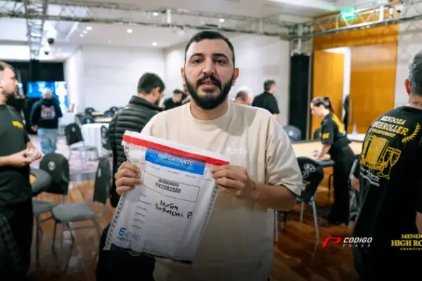 Patricio Robuschi leads the Mendoza High Roller Championship