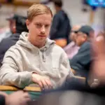 Insólito error de Viktor Blom en la WSOP: muckeó la mano ganadora y quedó eliminado - CodigoPoker