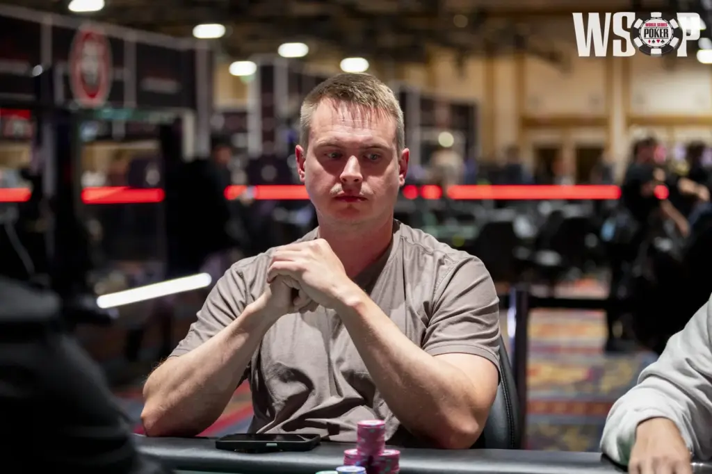 Stephen Hubbard lidera a los finalistas y Mantel cobró en el Evento #12 de la WSOP