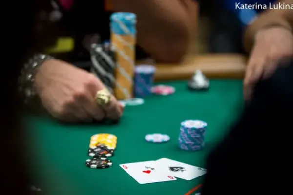 By a misclick, he went all-in with Q-6 vs. aces in Event #99 of the WSOP and... what happened? - CodigoPoker