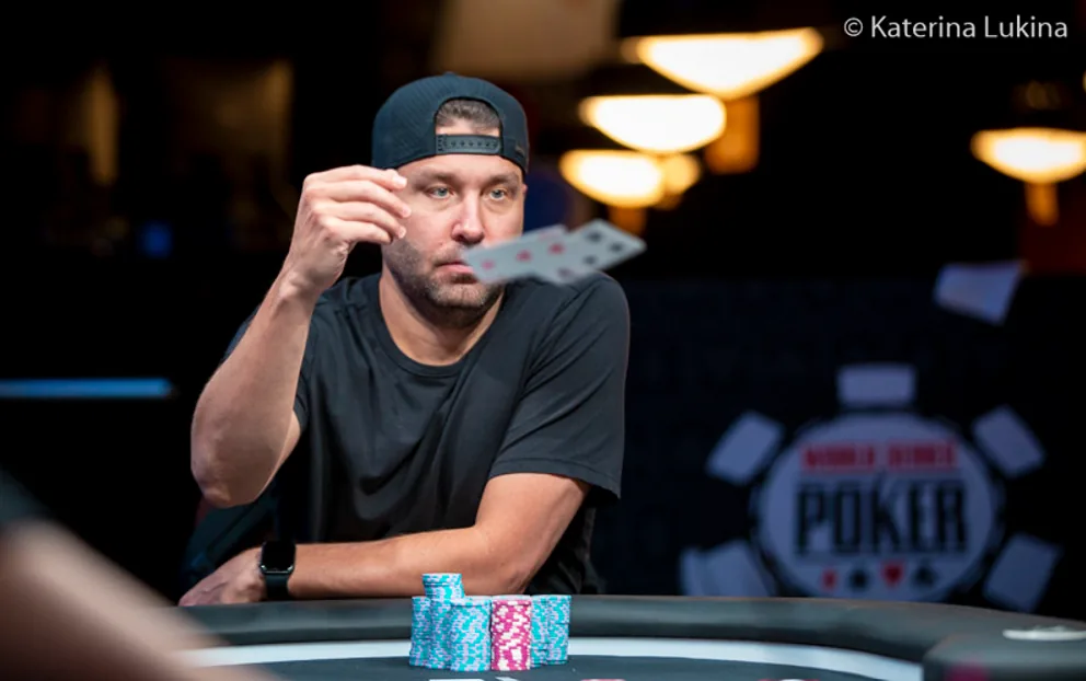 Hero call or hero fold? Six situations where folding is the best play - CodigoPoker