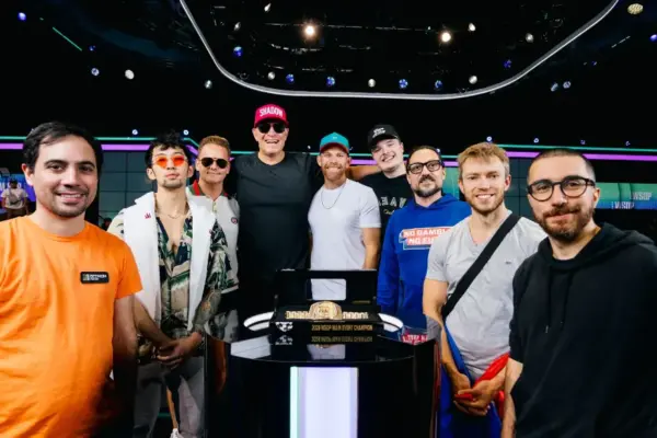 La mesa final de la WSOP llega con polémica: los parches de los sponsors desatan el debate - CodigoPoker