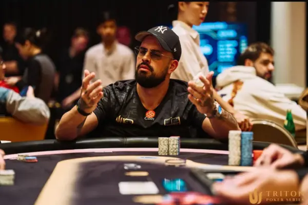 Papo MC Lococo y Phil Ivey sufrieron dolorosas eliminaciones en el 200K de Triton, pero recompraron y siguen
