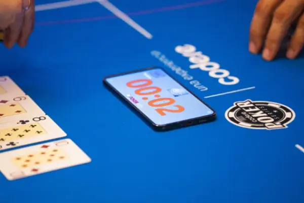 Stalling under the microscope: why does poker need to speed up the game? - CodigoPoker